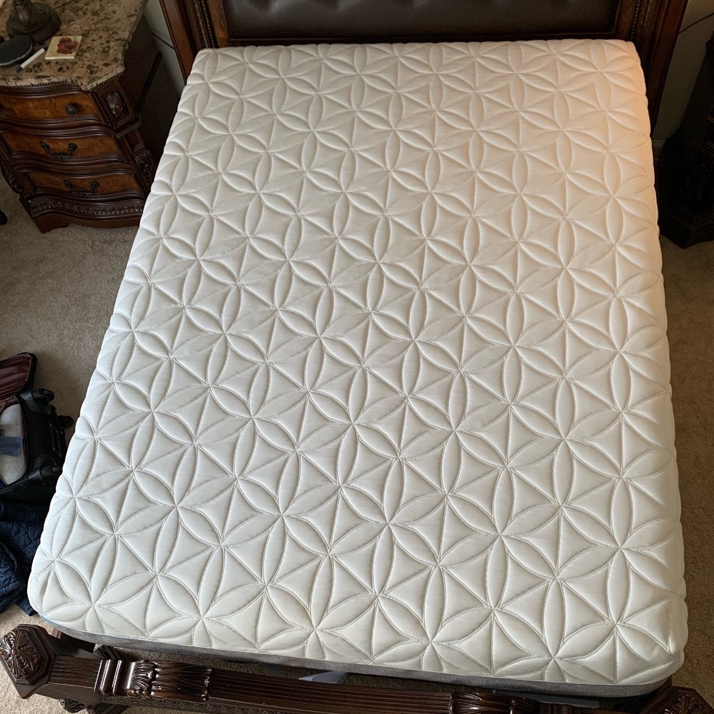 Tempur-pedic Queen sized Cloud Elite Mattress